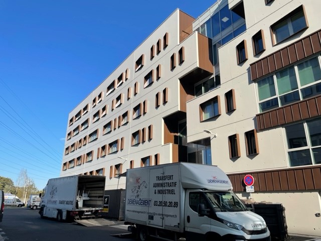 locaux Bouygues Construction avec camions NC Déménagement